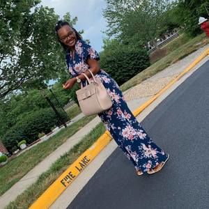 Meet your Posher, Carrie